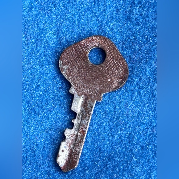 Vintage Slaymaker Rustless  Antique Padlock. Works w/1 key. Rare Patina Steel. - Picture 6 of 8